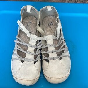 JBU Women's Sandals in Cream